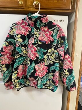 Patagonia women’s Floral Fleece Pullover Jacket - Black with Pink & Green Floral